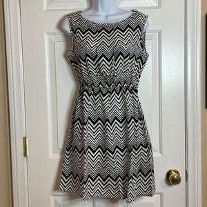 True Rock Sleeveless Dress with Pockets (NWT). Size Small